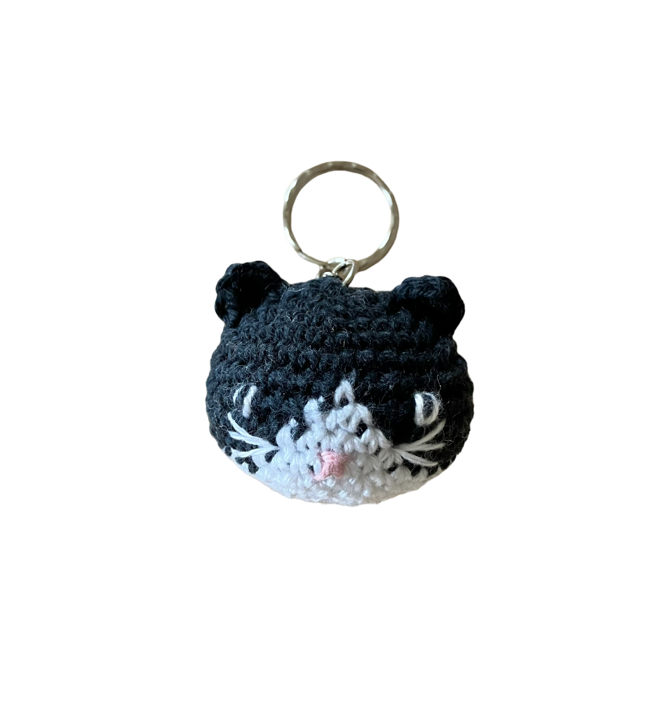 Porte-clés chat noir moustaches-Photoroom.png-Photoroom